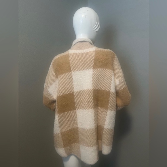 TORRID Women’s Eyelash Jaquard  Plaid Button- Up Jackett Tan/ Cream Size  1 - Picture 6 of 15